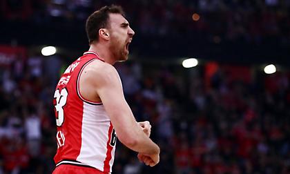 Κυρίαρχος στο πρώτο ημίχρονο ο Μιλουτίνοφ: Double-double με 7 επιθετικά ριμπάουντ!