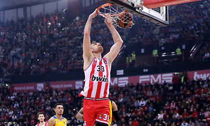 «Πύργος» ο Μιλουτίνοφ: Έκανε ρεκόρ καριέρας στα ριμπάουντ, πήρε 40 βαθμούς στο ranking!