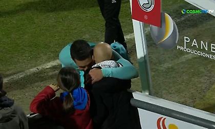 Σπουδαίος Φεράν Τόρες, έδωσε τη φανέλα του σε κοριτσάκι με πρόβλημα υγείας!