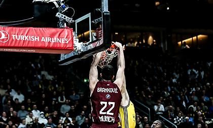 Πήρε τη γερμανική «μάχη» και έμεινε ζωντανή για δεκάδα η Μπάγερν!