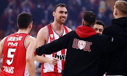 Μιλουτίνοφ για την αποθέωση από τον κόσμο του Ολυμπιακού: «Μοναδικό συναίσθημα, ο λόγος που επέστρεψα»!