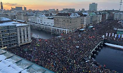Πορεία στο Αμβούργο τελείωσε πρόωρα επειδή πήγε πολύς κόσμος!