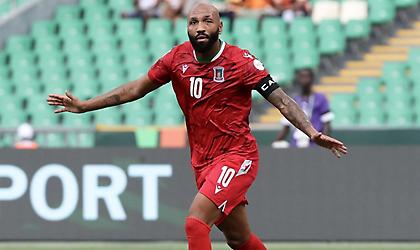 Εμίλιο Ενσούε: Από νικητής του Euro με την Ισπανία απέναντι στην Ελλάδα το 2007, στο χατ τρικ με την Ισημερινή Γουινέα