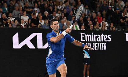 Εύκολη πρόκριση Τζόκοβιτς και στο βάθος... Τσιτσιπάς