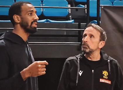 Στην προπόνηση της ΑΕΚ Betsson ο Χόλινς