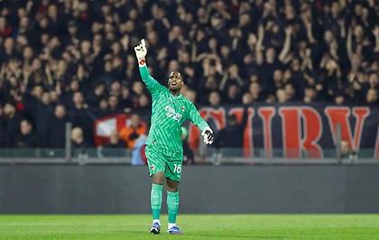 Έφυγε για λίγα λεπτά από το γήπεδο η Μίλαν - Καταγγέλλει ρατσιστική επίθεση στον Μενιάν