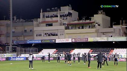 Αποθεώθηκαν από οπαδούς στα... μπαλκόνια οι παίκτες του ΟΦΗ!