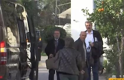 Σπέτσες: Τα θέματα συζήτησης της Κ.Ο του ΣΥΡΙΖΑ, οι βόλτες, το γεύμα δίπλα από το τζάκι και τα τραγούδια