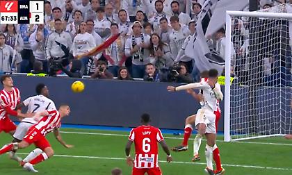 Το αμφιλεγόμενο γκολ του Βινίσιους με τον ώμο που επικυρώθηκε μέσω VAR και εξόργισε τον προπονητή της Αλμερία