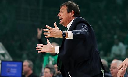 Αταμάν: «Στο τέλος μας μπέρδεψαν όταν χρησιμοποίησαν τον Παπανικολάου στο 4 και τον Πίτερς στο 5 - Μας αρέσει όλο αυτό»