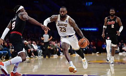 Διπλή μαγεία Λεμπρόν στο Top 10