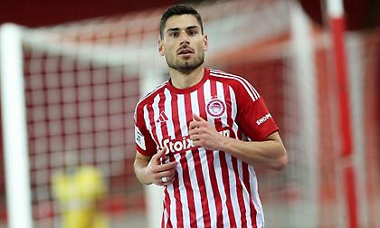 Νικολακόπουλος: «Ο Ολυμπιακός θέλει να κρατήσει τον Μασούρα και προχωράει τις επαφές για Ράντονιτς»