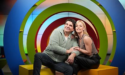 Ο Νίκος Κουρκούλης παίζει μπάσκετ στο ΟΠΑΠ Game Time