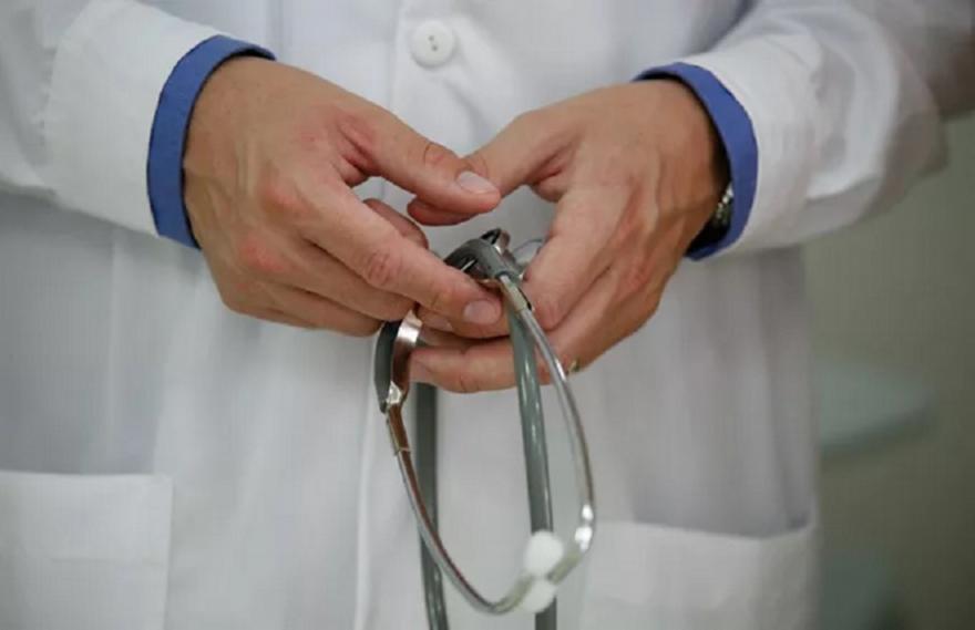 Καταδικάστηκαν οι ελεγκτές του ΕΟΠΠΥ που ενέκριναν καθετήρες ακόμα και σε... πεθαμένους