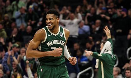 Mε triple-double Γιάννη στη «νέα εποχή» οι Μπακς, επιβλητικοί οι Σανς στο Ντάλας