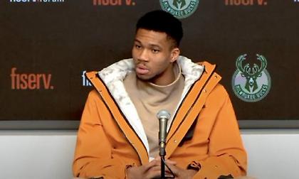 Αντετοκούνμπο για απόλυση Γκρίφιν: «Πονάει που δεν είναι εδώ, αλλά πρέπει να προχωρήσουμε μπροστά»