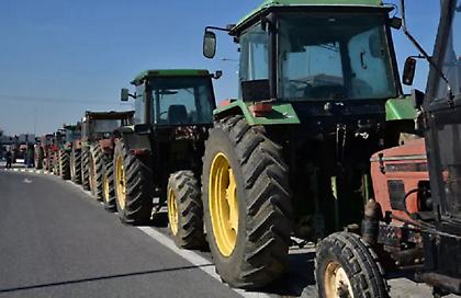 Σκληραίνουν τη στάση τους οι αγρότες - Ενισχύονται τα μπλόκα
