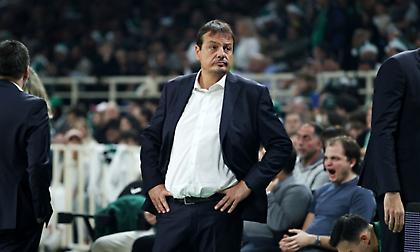 Τσουχτερό κρύο στην «Περιβόλα» - Με φούτερ μέσα από το κοστούμι ο Αταμάν!