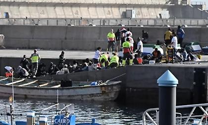 Λέμβος με περίπου 70 μετανάστες, ανάμεσά τους τρεις νεκροί, κατέπλευσε στο Ελ Ιέρο των Καναρίων