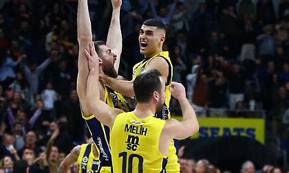 Παπαγιάννης για το απίθανο buzzer beater: «Πήρα την μπάλα και απλώς την πέταξα»