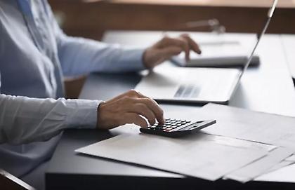 Ξεκινούν οι διαβουλεύσεις για τον νέο κατώτατο μισθό - Στόχος να εφαρμοστεί πριν την έναρξη της τουριστικής περιόδου