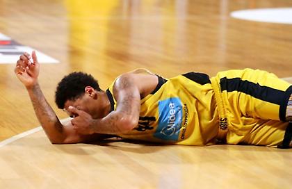 Άρης: Στο νοσοκομείο ο Γκάλινατ, χτύπησε και ο Μπλούμπεργκς