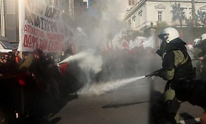 Σύνταγμα: Ένταση στο πανεκπαιδευτικό συλλαλητήριο