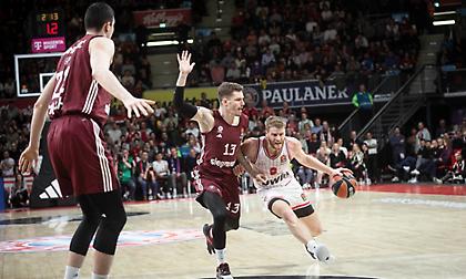 «Άλωσε» το Μόναχο με Γουόκαπ-Πετρούσεφ και… κρύο αίμα Λαρεντζάκη ο Ολυμπιακός!