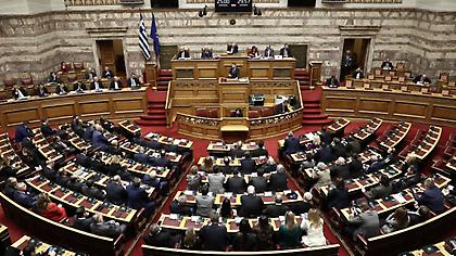 Γάμος ομοφύλων: Κατατέθηκε στη Βουλή το νομοσχέδιο