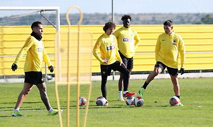 Συνεχίζει την προετοιμασία της για Αστέρα χωρίς Σιμάνσκι η ΑΕΚ