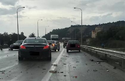 Καραμπόλα οχημάτων στην Αττική οδό στο ύψος της Κηφισίας
