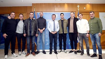 Συνάντηση αντιπροσωπείας ΠΣΑΠΠ και πρώην ποδοσφαιριστών Άρη και ΠΑΣ με τον Βρούτση