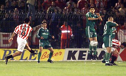 Το βολ-πλανέ του Μπεργκ και το «τσίμπημα» του Ζιοβάνι: 5 αξέχαστες γκολάρες σε Παναθηναϊκός-Ολυμπιακός στη Λεωφόρο