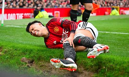 Ανησυχία στη Γιουνάιτεντ: Χτύπησε στο γόνατο και έφυγε για τα αποδυτήρια ο Λισάντρο Μαρτίνες!