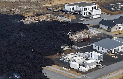 Σε φυγή τρέπονται οι κάτοικοι του Γκρίνταβικ της Ισλανδίας - Η ηφαιστειακή λάβα μπήκε στην πόλη - Συγκλονιστικά βίντεο