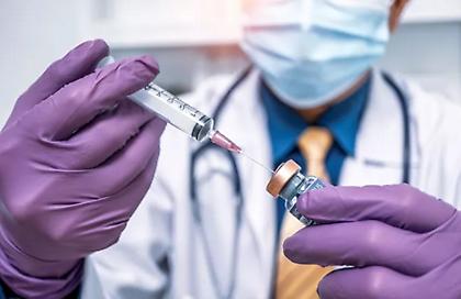 Ξεκίνησε στη Βρετανία η δοκιμαστική χορήγηση πρωτοποριακού εμβολίου mRNA σε καρκινοπαθείς