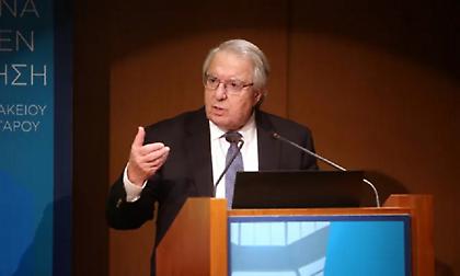 Γιώργος Μπαμπινιώτης: Eισαγωγή στα ΑΕΙ με ακαδημαϊκό απολυτήριο- Aπάνθρωπες οι Πανελλήνιες