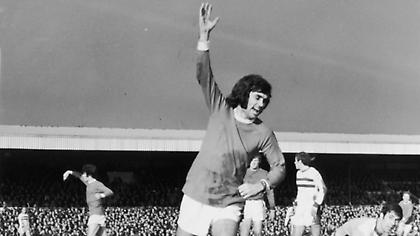 Ο Τζορτζ Μπεστ «χόρευε» και στη λάσπη: Τα άπιαστα έξι γκολ κι ένα πριμ 15 λιρών, που... ακυρώθηκε!