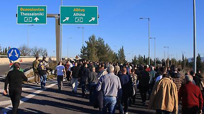 Διάλογος με ανοικτούς τους δρόμους, το μήνυμα Μαξίμου σε αγρότες