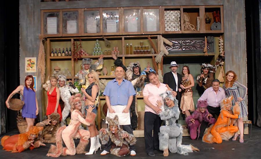 Μάρκος Σεφερλής at the theatre: ο «Μπαχαλόγατος» - Δείτε το τρέιλερ