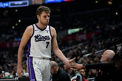 Χάνει το ματς με Θάντερ ο Βεζένκοφ