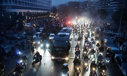 Τρέλα στο Μακεδονία Παλάς από οπαδούς του ΠΑΟΚ, εμψύχωσαν παίκτες και Λουτσέσκου πριν το ντέρμπι!