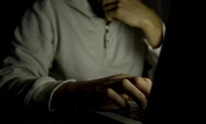 Ταυτοποιήθηκε 17χρονος που απειλούσε ένα ανήλικο και τους γονείς του μέσω διαδικτύου