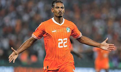 Ανατρεπτική Ακτή Ελεφαντοστού, πλήγωσε τον σκόρερ Εκόνγκ και το σήκωσε στο σπίτι της!