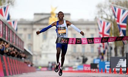 Σοκ: Νεκρός μαζί με τον προπονητή του σε δυστύχημα ο παγκόσμιος ρέκορντμαν του μαραθωνίου, Κέλβιν Κιπτούμ!