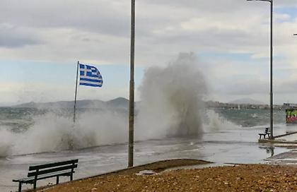 Συνεχίζεται η κακοκαιρία με καταιγίδες, ανέμους και αφρικανική σκόνη