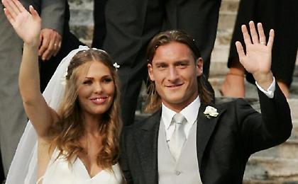 Νέες κατηγορίες της Ιλάρι Μπλάζι κατά Τότι: «Καθυστερεί τη διατροφή - Έχει ξοδέψει 3.5 εκατ. ευρώ στο καζίνο»