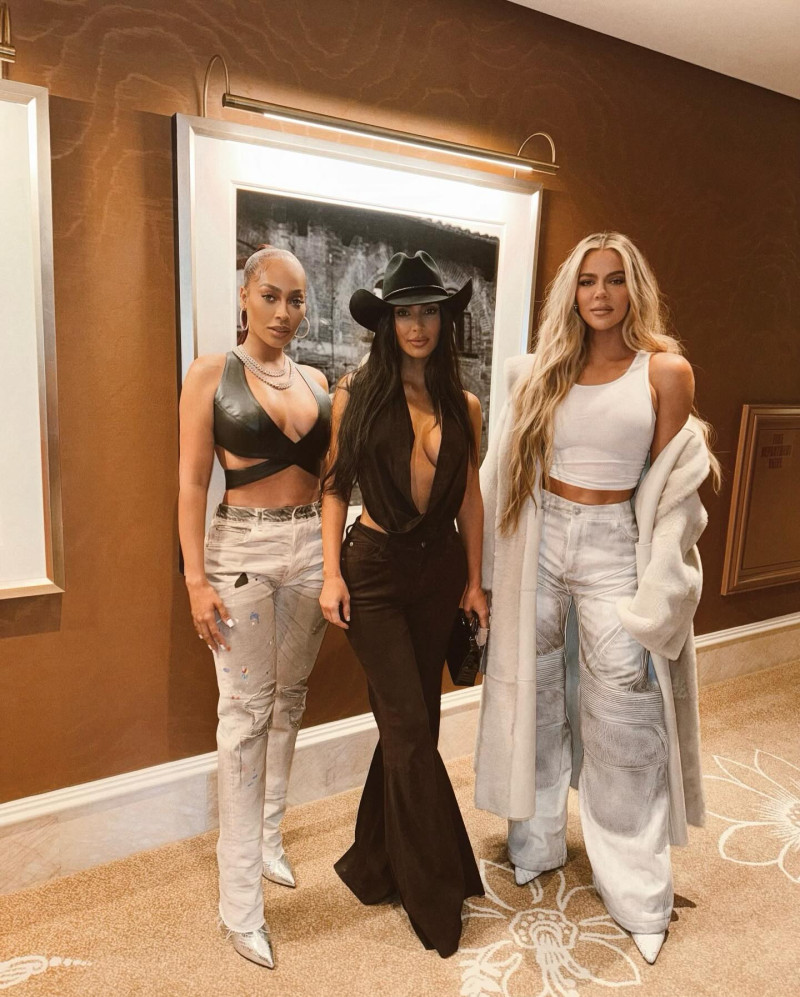 Kim Kardashian: Μεταμορφώθηκε σε σέξι καουμπόισσα για το πάρτι της στο Λας Βέγκας