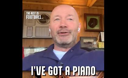 Ο οιωνός υποβιβασμού του Σίρερ: «Είδα έναν τύπο με μία γυναίκα πάνω στο πιάνο του δωματίου μου»