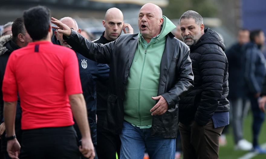 Μπέος: «Η λέξη μαϊμού δεν συμπεριλαμβάνεται στα ρατσιτσικά σχόλια» Μπέος: «Η λέξη μαϊμού δεν συμπεριλαμβάνεται στα ρατσιτσικά σχόλια»